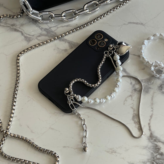 iPhone Case With Chain And Pearls